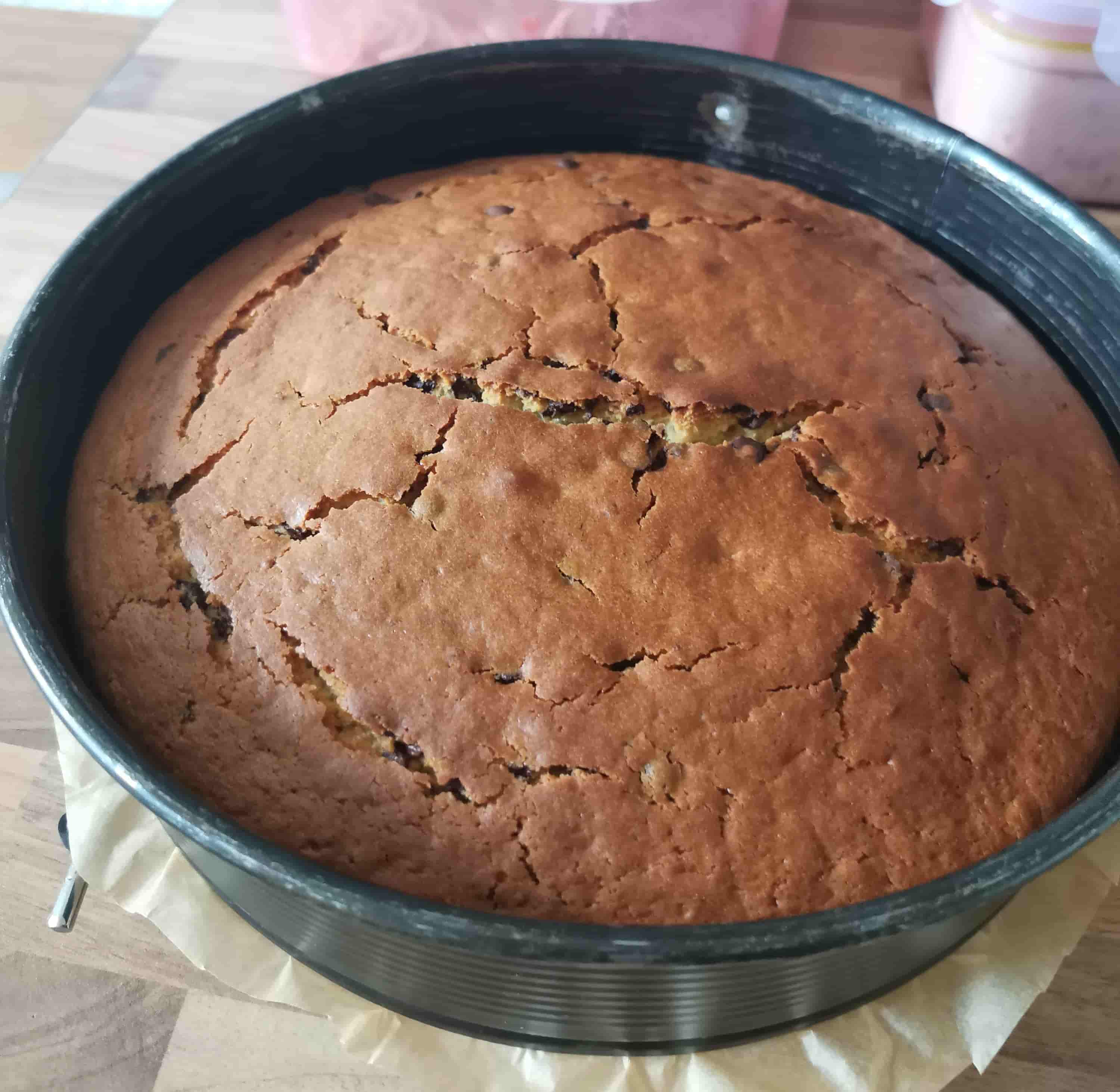 Kuchen fertig gebacken in Form